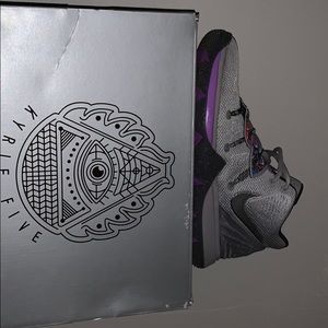 Nike Kyrie 5 GS 'Graffiti, Size 6.5 boys.